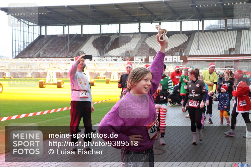 07.12.2025 - St. Pauli X-Mass-Run No. 15 Luisa Fischer http://msf.ph/oto/9389518 07.12.2025 12:04:39 Ziel 2747, 424, 4021, 2843, 778, 795, 923, 1228, 1231, 1236, 1357, 1490, 1504, 2091, 2398, 2404, 2410, 2769, 3121, 3316, 3317, 3675, 3705, 3753, 3833, 3851, 3983, 3985, 4008, 4011, 4021, 4047, 4049, 4056, 4059, 4131, 4302, 4305, 4311, 4365, 4367, 4374, 4375, 4386, 4728 meine-sportfotos.de