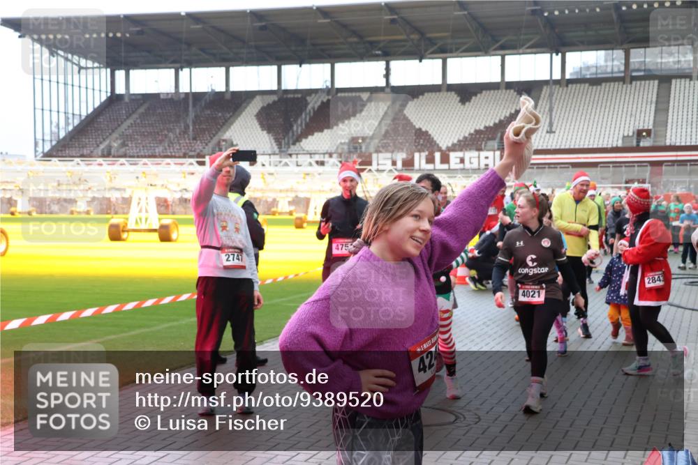 07.12.2025 - St. Pauli X-Mass-Run No. 15 Luisa Fischer http://msf.ph/oto/9389520 07.12.2025 12:04:40 Ziel 2747, 475, 424, 4021, 2843, 778, 795, 923, 1228, 1231, 1236, 1357, 1490, 1504, 2091, 2398, 2404, 2410, 2769, 3121, 3675, 3705, 3753, 3833, 3851, 3983, 3985, 4008, 4011, 4021, 4047, 4049, 4056, 4059, 4131, 4302, 4305, 4311, 4365, 4367, 4374, 4375, 4386, 4728 meine-sportfotos.de