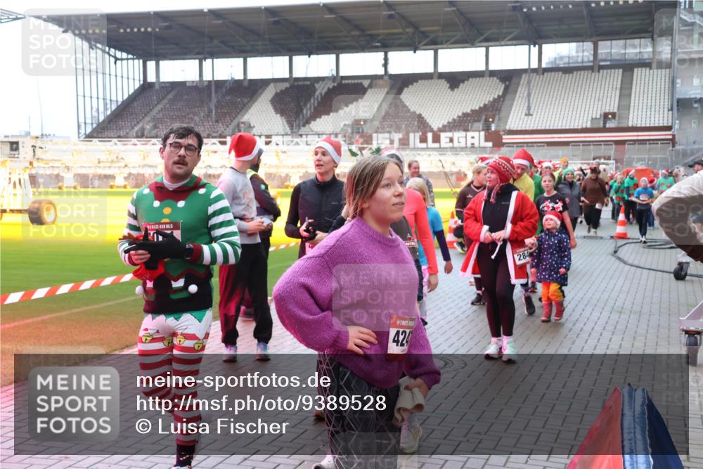 07.12.2025 - St. Pauli X-Mass-Run No. 15 Luisa Fischer http://msf.ph/oto/9389528 07.12.2025 12:04:42 Ziel 15, 424, 284, 778, 795, 923, 1228, 1231, 1236, 1357, 1490, 1504, 2091, 2398, 2404, 2410, 2769, 3121, 3675, 3705, 3753, 3833, 3851, 3983, 3985, 4008, 4047, 4049, 4056, 4059, 4131, 4302, 4305, 4311, 4365, 4367, 4374, 4375, 4386, 4728 meine-sportfotos.de