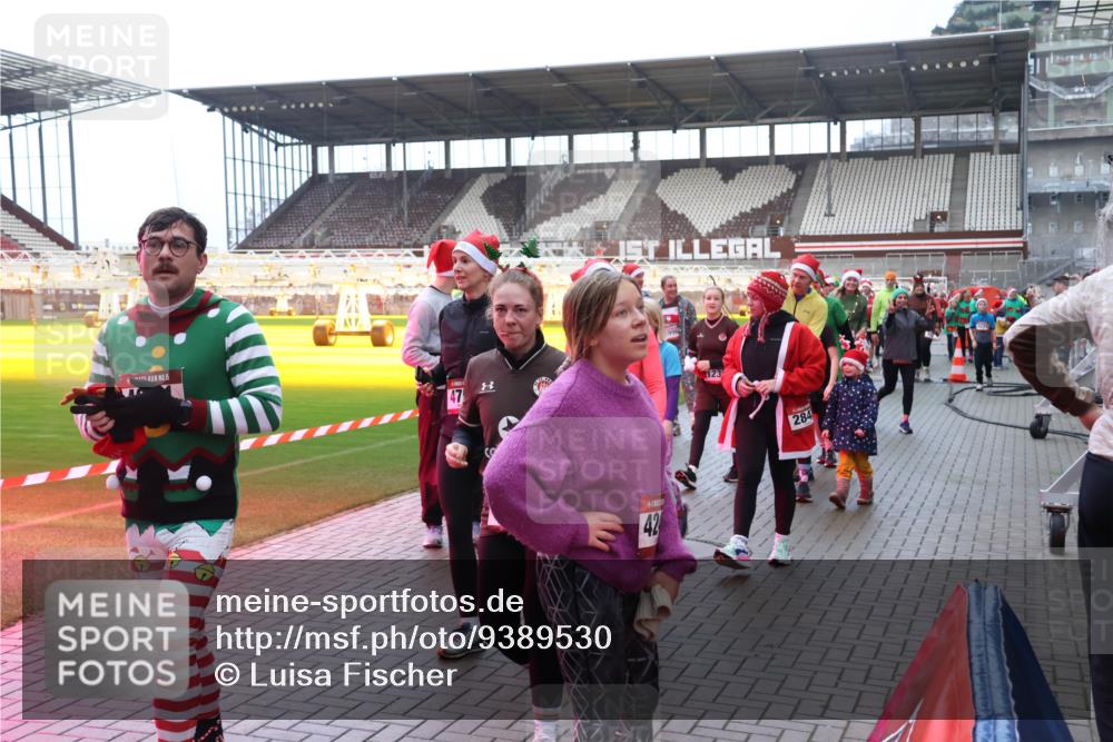 07.12.2025 - St. Pauli X-Mass-Run No. 15 Luisa Fischer http://msf.ph/oto/9389530 07.12.2025 12:04:43 Ziel 5, 47, 123, 42, 284, 778, 795, 923, 1228, 1231, 1236, 1357, 1490, 1504, 2091, 2398, 2404, 2410, 2769, 3121, 3675, 3705, 3753, 3833, 3851, 3983, 3985, 4008, 4047, 4049, 4056, 4059, 4131, 4302, 4305, 4311, 4365, 4367, 4374, 4375, 4386, 4728 meine-sportfotos.de