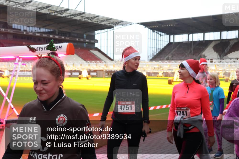 07.12.2025 - St. Pauli X-Mass-Run No. 15 Luisa Fischer http://msf.ph/oto/9389534 07.12.2025 12:04:45 Ziel 1910, 4751, 4741, 778, 795, 923, 1228, 1231, 1236, 1357, 1490, 1504, 2091, 2398, 2404, 2410, 2769, 3121, 3675, 3705, 3753, 3833, 3851, 3983, 3985, 4008, 4047, 4049, 4056, 4059, 4131, 4302, 4305, 4311, 4365, 4367, 4374, 4375, 4386, 4728 meine-sportfotos.de