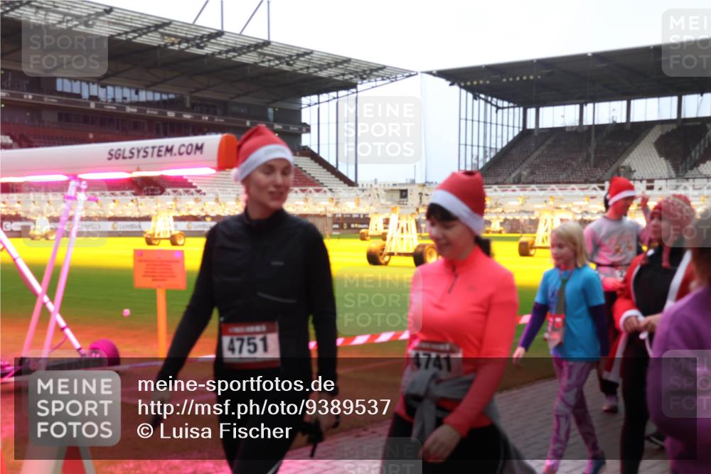 07.12.2025 - St. Pauli X-Mass-Run No. 15 Luisa Fischer http://msf.ph/oto/9389537 07.12.2025 12:04:45 Ziel 4751, 4741, 778, 795, 923, 1228, 1231, 1236, 1357, 1490, 1504, 2091, 2398, 2404, 2410, 2769, 3121, 3675, 3705, 3753, 3833, 3851, 3983, 3985, 4008, 4047, 4049, 4056, 4059, 4131, 4302, 4305, 4311, 4365, 4367, 4374, 4375, 4386, 4728 meine-sportfotos.de