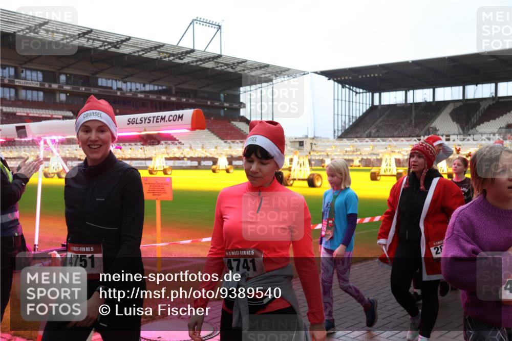 07.12.2025 - St. Pauli X-Mass-Run No. 15 Luisa Fischer http://msf.ph/oto/9389540 07.12.2025 12:04:46 Ziel 15, 4751, 15, 4741, 2, 778, 795, 923, 1228, 1231, 1236, 1357, 1490, 1504, 2091, 2398, 2404, 2410, 2769, 3121, 3604, 3675, 3688, 3705, 3725, 3753, 3833, 3851, 3983, 3985, 4008, 4047, 4049, 4056, 4059, 4131, 4302, 4305, 4311, 4365, 4367, 4374, 4375, 4386, 4728 meine-sportfotos.de