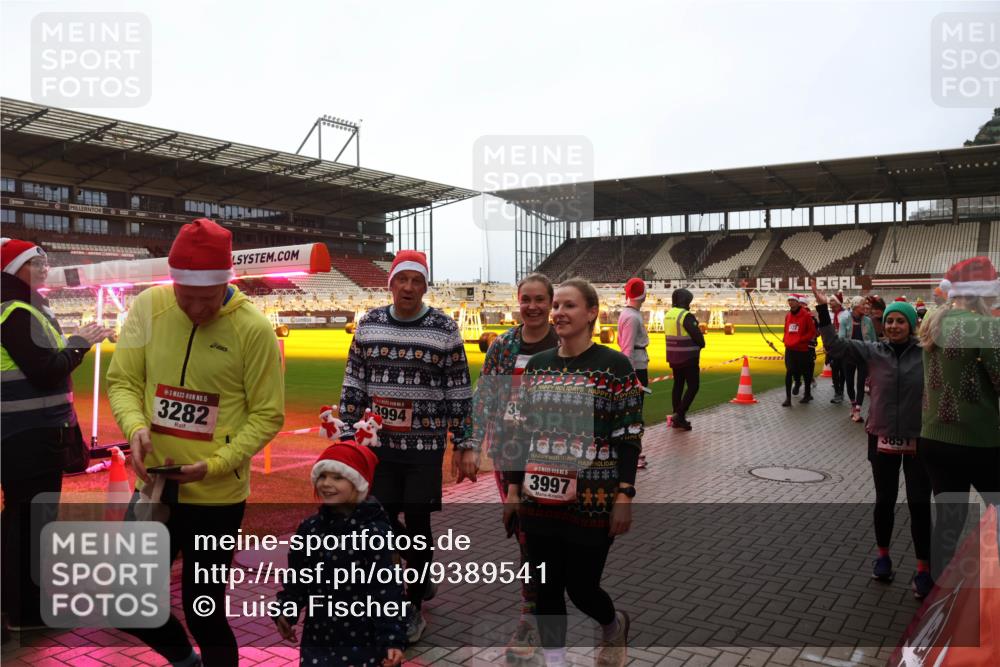 07.12.2025 - St. Pauli X-Mass-Run No. 15 Luisa Fischer http://msf.ph/oto/9389541 07.12.2025 12:04:52 Ziel 15, 3282, 3994, 3997, 3851, 778, 795, 923, 1228, 1231, 1236, 1357, 1490, 1504, 2091, 2398, 2404, 2410, 2769, 3121, 3604, 3675, 3688, 3705, 3725, 3753, 3833, 3851, 3983, 3985, 4008, 4047, 4049, 4056, 4059, 4131, 4302, 4305, 4311, 4365, 4367, 4374, 4375, 4386, 4417, 4418, 4420, 4728 meine-sportfotos.de