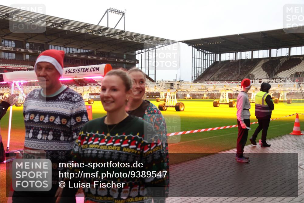 07.12.2025 - St. Pauli X-Mass-Run No. 15 Luisa Fischer http://msf.ph/oto/9389547 07.12.2025 12:04:54 Ziel 994, 778, 795, 923, 1228, 1231, 1236, 1357, 1490, 1504, 2091, 2398, 2404, 2410, 2769, 3121, 3604, 3675, 3688, 3705, 3725, 3753, 3833, 3851, 3983, 3985, 4008, 4047, 4056, 4059, 4302, 4305, 4311, 4365, 4367, 4374, 4375, 4386, 4417, 4418, 4420, 4728 meine-sportfotos.de