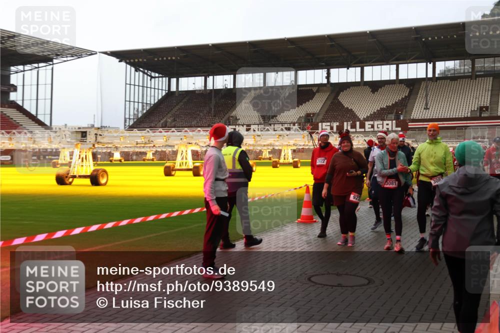 07.12.2025 - St. Pauli X-Mass-Run No. 15 Luisa Fischer http://msf.ph/oto/9389549 07.12.2025 12:04:54 Ziel 2822, 923, 3081, 3082, 778, 795, 923, 1228, 1231, 1236, 1357, 1490, 1504, 2091, 2398, 2404, 2410, 2769, 3121, 3604, 3675, 3688, 3705, 3725, 3753, 3833, 3851, 3983, 3985, 4008, 4047, 4056, 4059, 4302, 4305, 4311, 4365, 4367, 4374, 4375, 4386, 4417, 4418, 4420, 4728 meine-sportfotos.de