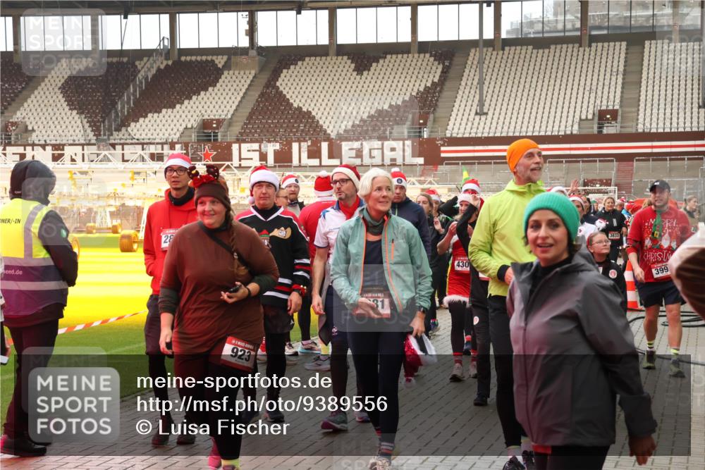 07.12.2025 - St. Pauli X-Mass-Run No. 15 Luisa Fischer http://msf.ph/oto/9389556 07.12.2025 12:04:56 Ziel 28, 923, 5, 31, 430, 3833, 399, 778, 795, 923, 1228, 1231, 1490, 1504, 2091, 2398, 2404, 2410, 2769, 3021, 3121, 3581, 3604, 3675, 3688, 3705, 3725, 3833, 3983, 3985, 4008, 4056, 4059, 4302, 4305, 4311, 4374, 4375, 4386, 4417, 4418, 4420, 4728 meine-sportfotos.de