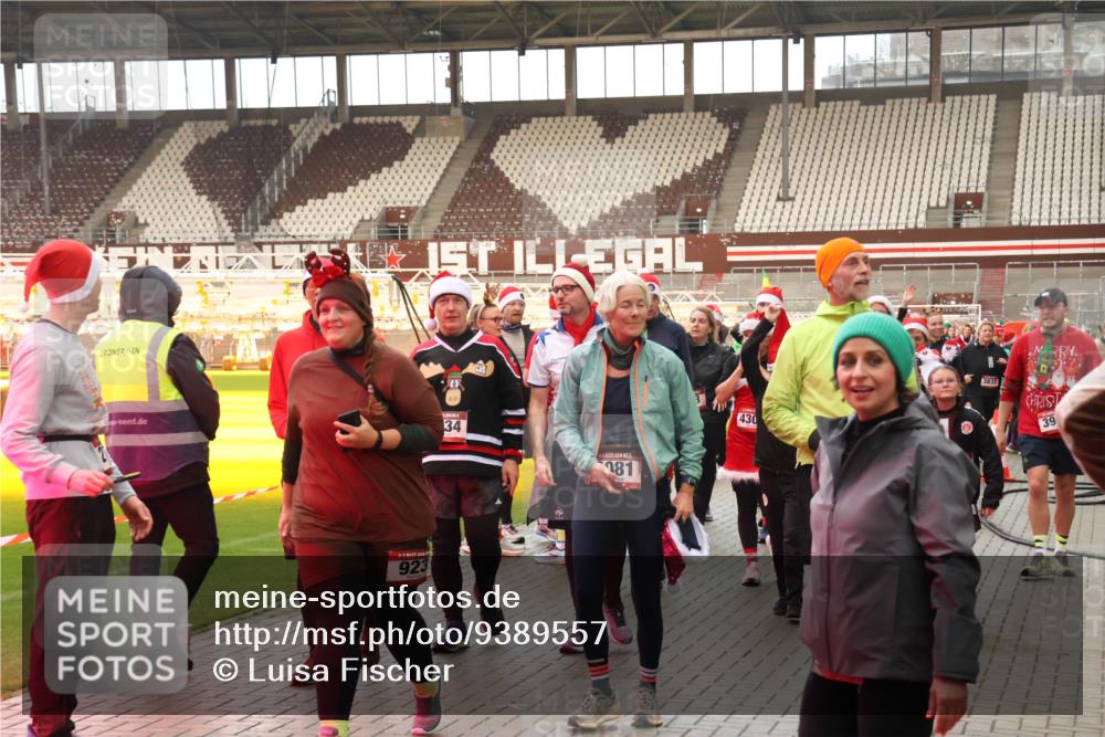 07.12.2025 - St. Pauli X-Mass-Run No. 15 Luisa Fischer http://msf.ph/oto/9389557 07.12.2025 12:04:56 Ziel 34, 923, 5, 81, 430, 3833, 39, 778, 795, 923, 1228, 1231, 1490, 1504, 2091, 2398, 2404, 2410, 2769, 3021, 3121, 3581, 3604, 3675, 3688, 3705, 3725, 3833, 3983, 3985, 4008, 4056, 4059, 4302, 4305, 4311, 4374, 4375, 4386, 4417, 4418, 4420, 4728 meine-sportfotos.de