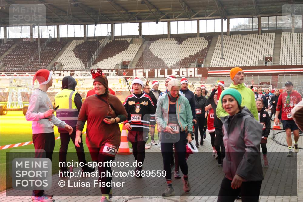 07.12.2025 - St. Pauli X-Mass-Run No. 15 Luisa Fischer http://msf.ph/oto/9389559 07.12.2025 12:04:56 Ziel 923, 1, 2834, 281, 778, 43, 39, 778, 795, 923, 1228, 1231, 1490, 1504, 2091, 2398, 2404, 2410, 2769, 3021, 3121, 3581, 3604, 3675, 3688, 3705, 3725, 3833, 3983, 3985, 4008, 4056, 4059, 4302, 4305, 4311, 4374, 4375, 4386, 4417, 4418, 4420, 4728 meine-sportfotos.de