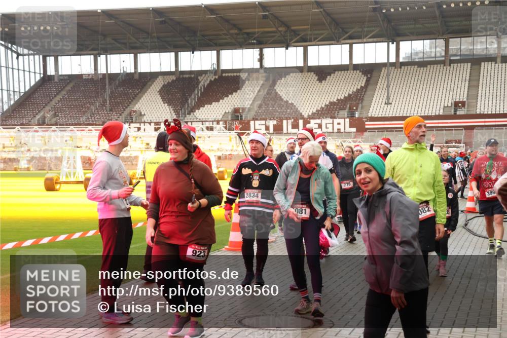 07.12.2025 - St. Pauli X-Mass-Run No. 15 Luisa Fischer http://msf.ph/oto/9389560 07.12.2025 12:04:57 Ziel 923, 2834, 081, 778, 082, 8, 399, 778, 795, 923, 1228, 1231, 1490, 1504, 2091, 2398, 2404, 2410, 2769, 3021, 3121, 3581, 3604, 3675, 3688, 3705, 3725, 3833, 3983, 3985, 4008, 4056, 4059, 4302, 4305, 4311, 4374, 4375, 4386, 4417, 4418, 4420, 4728 meine-sportfotos.de