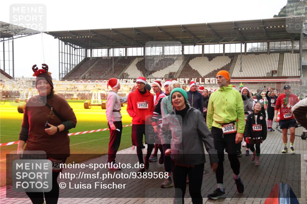 07.12.2025 - St. Pauli X-Mass-Run No. 15 Luisa Fischer http://msf.ph/oto/9389568 07.12.2025 12:04:59 Ziel 923, 2822, 78, 3082, 0, 1228, 3995, 778, 795, 923, 1228, 1231, 1490, 1504, 2091, 2398, 2404, 2410, 2769, 3021, 3121, 3577, 3581, 3604, 3675, 3688, 3705, 3725, 3833, 3983, 3985, 4008, 4056, 4059, 4302, 4305, 4311, 4329, 4374, 4375, 4386, 4417, 4418, 4420, 4728 meine-sportfotos.de