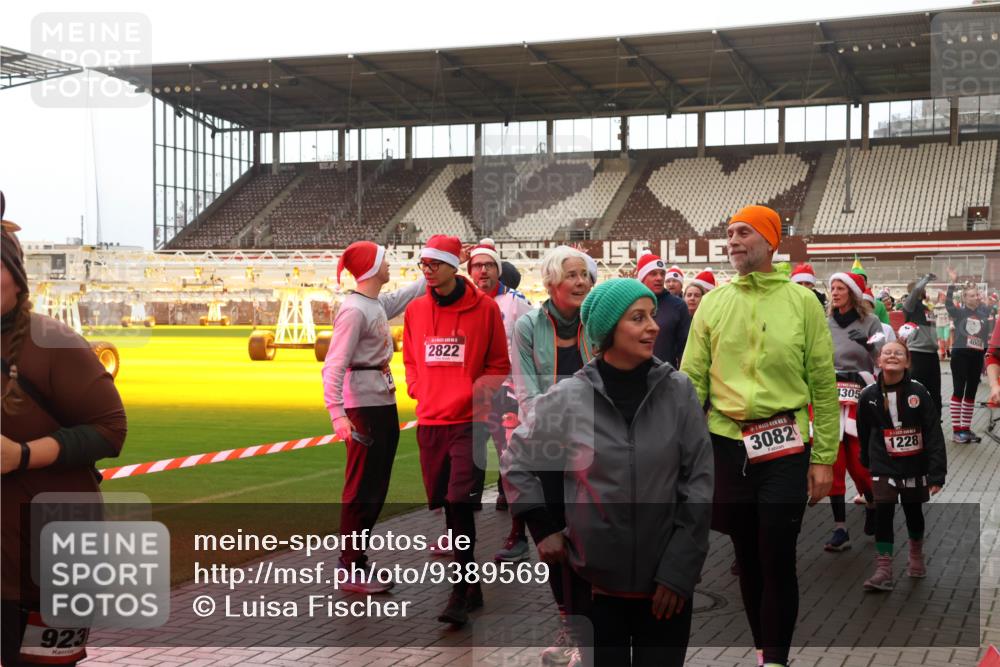 07.12.2025 - St. Pauli X-Mass-Run No. 15 Luisa Fischer http://msf.ph/oto/9389569 07.12.2025 12:04:59 Ziel 923, 7, 2822, 3082, 1305, 1228, 400, 778, 795, 923, 1228, 1231, 1490, 1504, 2091, 2398, 2404, 2410, 2769, 3021, 3121, 3577, 3581, 3604, 3675, 3688, 3705, 3725, 3833, 3983, 3985, 4008, 4056, 4059, 4302, 4305, 4311, 4329, 4374, 4375, 4386, 4417, 4418, 4420, 4728 meine-sportfotos.de