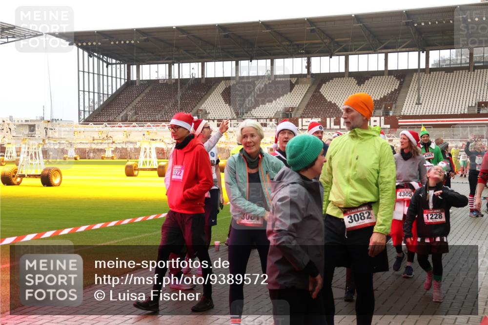 07.12.2025 - St. Pauli X-Mass-Run No. 15 Luisa Fischer http://msf.ph/oto/9389572 07.12.2025 12:05:00 Ziel 2822, 3082, 4305, 4365, 1228, 778, 795, 923, 1228, 1231, 1490, 1504, 2091, 2398, 2404, 2410, 2769, 3021, 3121, 3175, 3176, 3487, 3577, 3581, 3604, 3675, 3688, 3705, 3725, 3833, 3983, 3985, 4008, 4056, 4059, 4302, 4305, 4311, 4329, 4374, 4375, 4386, 4417, 4418, 4420, 4728 meine-sportfotos.de