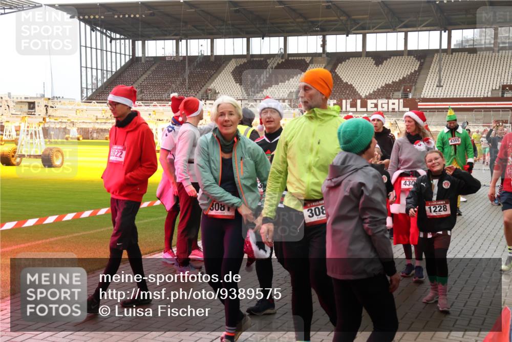 07.12.2025 - St. Pauli X-Mass-Run No. 15 Luisa Fischer http://msf.ph/oto/9389575 07.12.2025 12:05:00 Ziel 2822, 308, 308, 430, 1, 1228, 4365, 778, 795, 923, 1228, 1231, 1490, 1504, 2091, 2398, 2404, 2410, 2769, 3021, 3121, 3175, 3176, 3487, 3577, 3581, 3604, 3675, 3688, 3705, 3725, 3833, 3983, 3985, 4008, 4056, 4059, 4302, 4305, 4311, 4329, 4374, 4375, 4386, 4417, 4418, 4420, 4728 meine-sportfotos.de