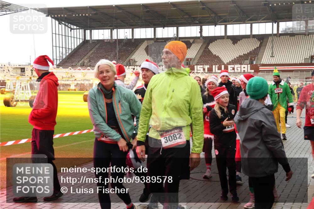 07.12.2025 - St. Pauli X-Mass-Run No. 15 Luisa Fischer http://msf.ph/oto/9389578 07.12.2025 12:05:01 Ziel 3082, 201, 4365, 778, 795, 923, 1228, 1231, 1490, 1504, 2091, 2398, 2404, 2410, 2769, 3021, 3121, 3175, 3176, 3487, 3577, 3581, 3604, 3675, 3688, 3705, 3725, 3833, 3983, 3985, 4008, 4056, 4059, 4302, 4305, 4311, 4329, 4374, 4375, 4386, 4417, 4418, 4420, 4728 meine-sportfotos.de