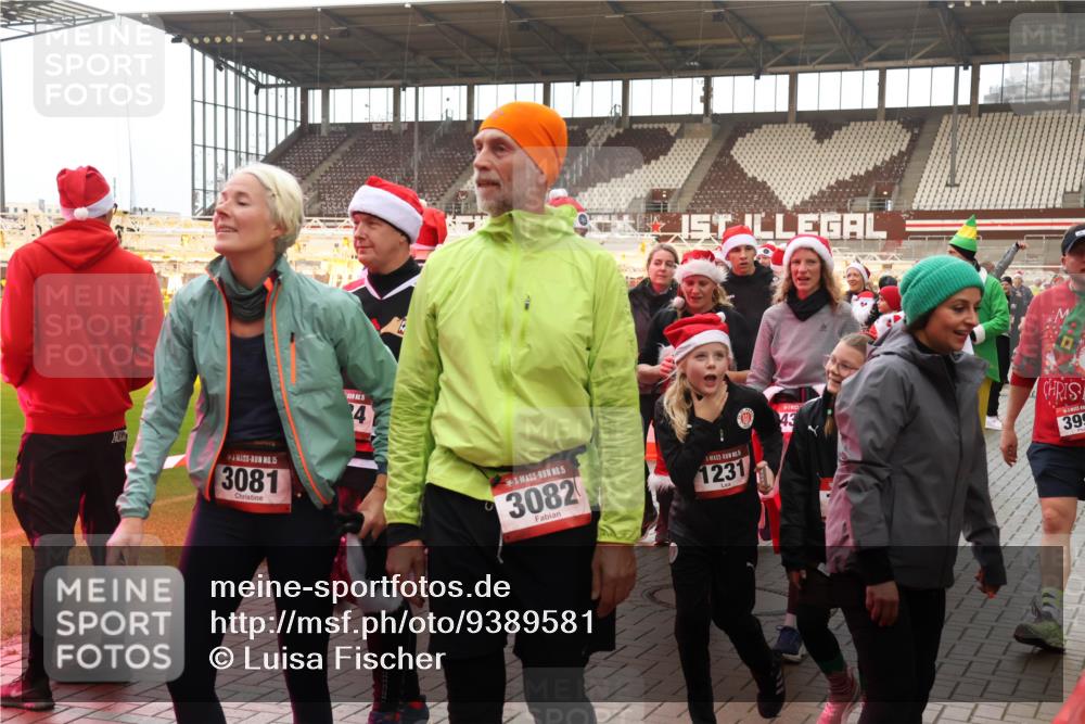 07.12.2025 - St. Pauli X-Mass-Run No. 15 Luisa Fischer http://msf.ph/oto/9389581 07.12.2025 12:05:02 Ziel 15, 3081, 5, 4, 1, 5, 3082, 1231, 43, 399, 923, 1228, 1231, 1490, 1504, 2091, 2398, 2404, 2410, 2769, 3021, 3121, 3175, 3176, 3487, 3569, 3577, 3581, 3604, 3675, 3688, 3705, 3725, 3833, 3983, 3985, 4008, 4056, 4059, 4302, 4305, 4311, 4329, 4374, 4375, 4386, 4417, 4418, 4420, 4728 meine-sportfotos.de