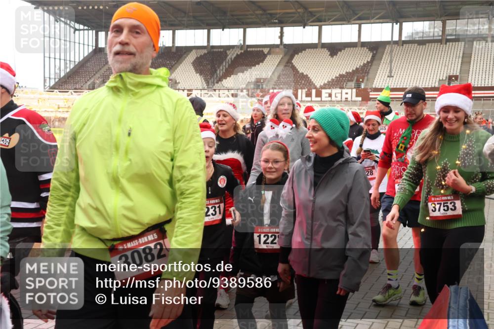 07.12.2025 - St. Pauli X-Mass-Run No. 15 Luisa Fischer http://msf.ph/oto/9389586 07.12.2025 12:05:03 Ziel 15, 3082, 231, 122, 28, 365, 15, 3753, 1228, 1231, 1490, 1504, 2091, 2398, 2404, 2410, 2769, 3021, 3121, 3175, 3176, 3487, 3569, 3577, 3581, 3604, 3675, 3688, 3705, 3725, 3833, 3983, 3985, 4008, 4056, 4059, 4302, 4305, 4311, 4329, 4374, 4375, 4386, 4417, 4418, 4420, 4728 meine-sportfotos.de