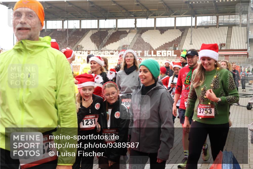 07.12.2025 - St. Pauli X-Mass-Run No. 15 Luisa Fischer http://msf.ph/oto/9389587 07.12.2025 12:05:03 Ziel 5, 3082, 5, 1231, 15, 1228, 30, 15, 3753, 1228, 1231, 1490, 1504, 2091, 2398, 2404, 2410, 2769, 3021, 3121, 3175, 3176, 3487, 3569, 3577, 3581, 3604, 3675, 3688, 3705, 3725, 3833, 3983, 3985, 4008, 4056, 4059, 4302, 4305, 4311, 4329, 4374, 4375, 4386, 4417, 4418, 4420, 4728 meine-sportfotos.de