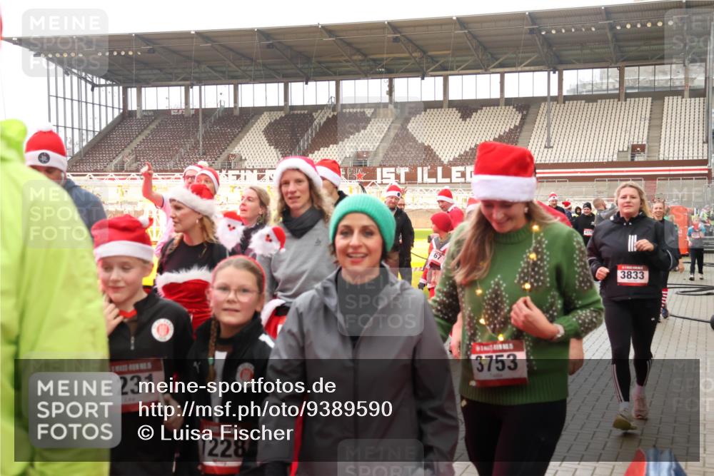 07.12.2025 - St. Pauli X-Mass-Run No. 15 Luisa Fischer http://msf.ph/oto/9389590 07.12.2025 12:05:04 Ziel 1231, 1228, 67, 3833, 3753, 1228, 1231, 1490, 1504, 2091, 2398, 2404, 2410, 2769, 3021, 3121, 3175, 3176, 3487, 3569, 3577, 3581, 3604, 3675, 3688, 3705, 3725, 3833, 3983, 3985, 4008, 4056, 4059, 4302, 4305, 4311, 4329, 4374, 4375, 4386, 4417, 4418, 4420, 4728 meine-sportfotos.de