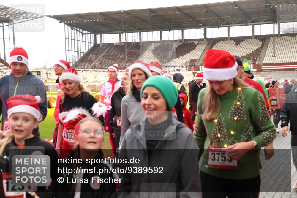 07.12.2025 - St. Pauli X-Mass-Run No. 15 Luisa Fischer http://msf.ph/oto/9389592 07.12.2025 12:05:04 Ziel 1231, 4302, 20, 7, 3755, 2769, 1228, 1231, 1490, 1504, 2091, 2398, 2404, 2410, 2769, 3021, 3121, 3175, 3176, 3487, 3569, 3577, 3581, 3604, 3675, 3688, 3705, 3725, 3833, 3983, 3985, 4008, 4056, 4059, 4302, 4305, 4311, 4329, 4374, 4375, 4386, 4417, 4418, 4420, 4728 meine-sportfotos.de