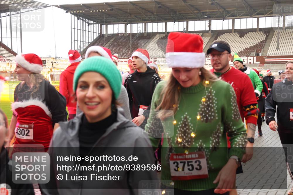 07.12.2025 - St. Pauli X-Mass-Run No. 15 Luisa Fischer http://msf.ph/oto/9389596 07.12.2025 12:05:05 Ziel 4302, 3753, 1228, 1231, 1490, 1504, 2091, 2398, 2404, 2410, 2769, 3021, 3175, 3176, 3487, 3569, 3577, 3581, 3604, 3675, 3688, 3705, 3725, 3833, 3983, 3985, 4008, 4056, 4059, 4302, 4305, 4311, 4329, 4374, 4375, 4386, 4417, 4418, 4420, 4728 meine-sportfotos.de