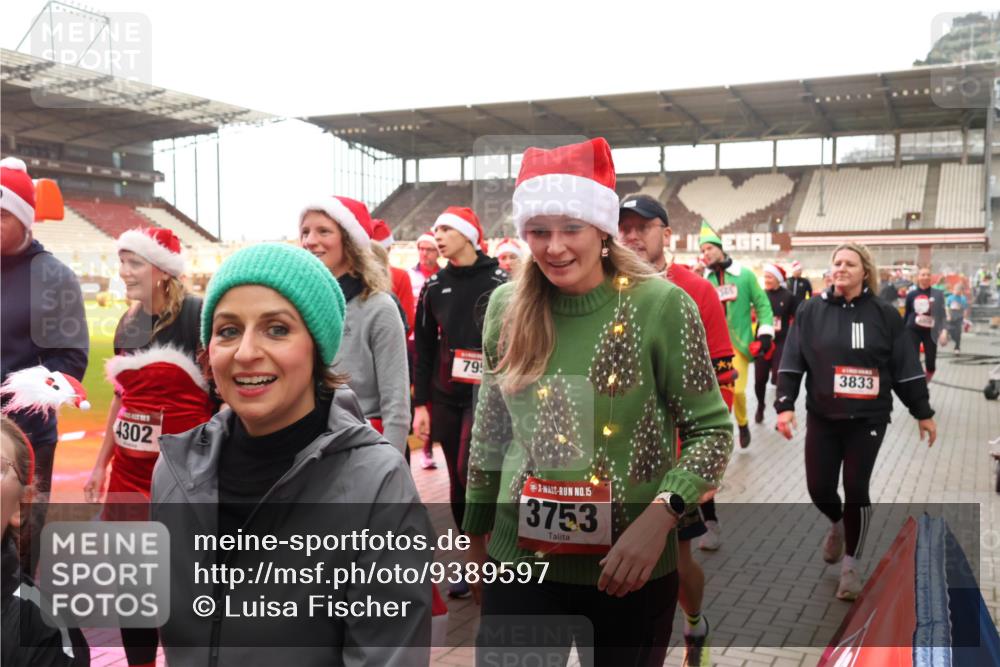 07.12.2025 - St. Pauli X-Mass-Run No. 15 Luisa Fischer http://msf.ph/oto/9389597 07.12.2025 12:05:05 Ziel 4302, 79, 15, 3753, 385, 3833, 1228, 1231, 1490, 1504, 2091, 2398, 2404, 2410, 2769, 3021, 3175, 3176, 3487, 3569, 3577, 3581, 3604, 3675, 3688, 3705, 3725, 3833, 3983, 3985, 4008, 4056, 4059, 4302, 4305, 4311, 4329, 4374, 4375, 4386, 4417, 4418, 4420, 4728 meine-sportfotos.de