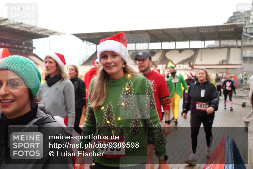 07.12.2025 - St. Pauli X-Mass-Run No. 15 Luisa Fischer http://msf.ph/oto/9389598 07.12.2025 12:05:06 Ziel 15, 3753, 3833, 1228, 1231, 1490, 1504, 2398, 2404, 2410, 2769, 3021, 3175, 3176, 3487, 3569, 3577, 3581, 3604, 3675, 3688, 3705, 3725, 3833, 4008, 4056, 4059, 4302, 4305, 4311, 4329, 4374, 4375, 4386, 4417, 4418, 4420, 4728 meine-sportfotos.de