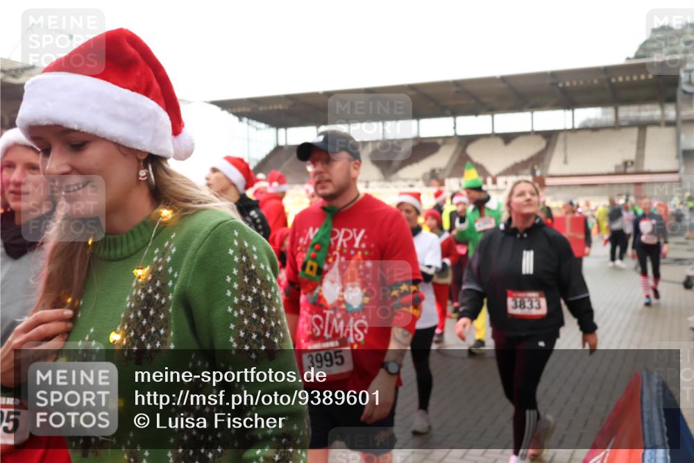 07.12.2025 - St. Pauli X-Mass-Run No. 15 Luisa Fischer http://msf.ph/oto/9389601 07.12.2025 12:05:06 Ziel 5, 3995, 3833, 1228, 1231, 1490, 1504, 2398, 2404, 2410, 2769, 3021, 3175, 3176, 3487, 3569, 3577, 3581, 3604, 3675, 3688, 3705, 3725, 3833, 4008, 4056, 4059, 4302, 4305, 4311, 4329, 4374, 4375, 4386, 4417, 4418, 4420, 4728 meine-sportfotos.de