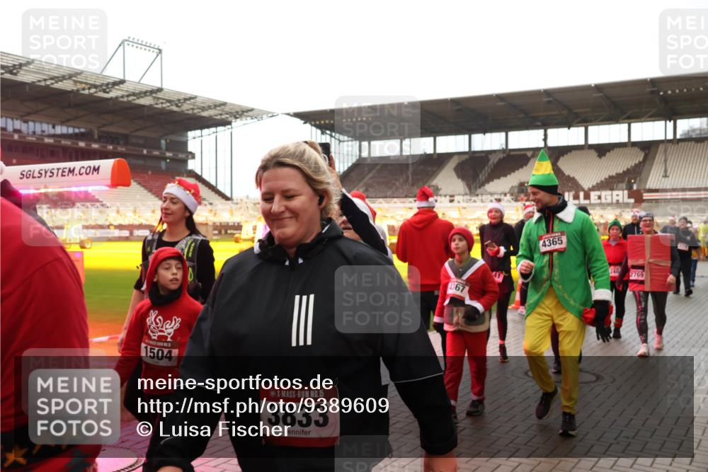 07.12.2025 - St. Pauli X-Mass-Run No. 15 Luisa Fischer http://msf.ph/oto/9389609 07.12.2025 12:05:08 Ziel 1504, 15, 3833, 4367, 4365, 240, 2769, 1490, 1504, 2404, 2410, 2769, 3021, 3175, 3176, 3487, 3569, 3577, 3581, 3604, 3675, 3688, 3725, 3833, 4008, 4056, 4059, 4302, 4311, 4329, 4374, 4375, 4386, 4417, 4418, 4420, 4728 meine-sportfotos.de