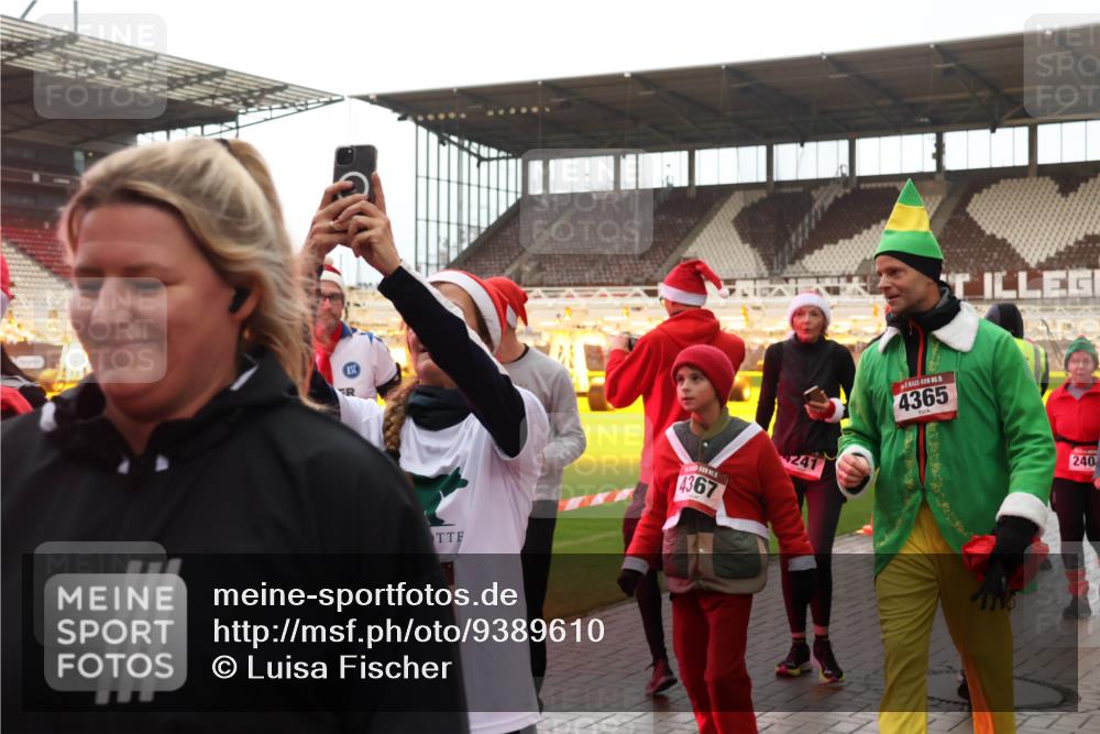07.12.2025 - St. Pauli X-Mass-Run No. 15 Luisa Fischer http://msf.ph/oto/9389610 07.12.2025 12:05:09 Ziel 4367, 15, 4365, 240, 1490, 1504, 2404, 2410, 2769, 3021, 3175, 3176, 3487, 3569, 3577, 3581, 3604, 3675, 3688, 3725, 3833, 4008, 4056, 4059, 4329, 4374, 4375, 4386, 4417, 4418, 4420, 4728 meine-sportfotos.de