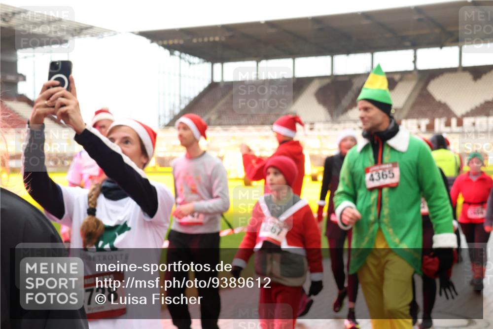 07.12.2025 - St. Pauli X-Mass-Run No. 15 Luisa Fischer http://msf.ph/oto/9389612 07.12.2025 12:05:09 Ziel 728, 067, 4365, 1490, 1504, 2404, 2410, 2769, 3021, 3175, 3176, 3487, 3569, 3577, 3581, 3604, 3675, 3688, 3725, 3833, 4008, 4056, 4059, 4329, 4374, 4375, 4386, 4417, 4418, 4420, 4728 meine-sportfotos.de