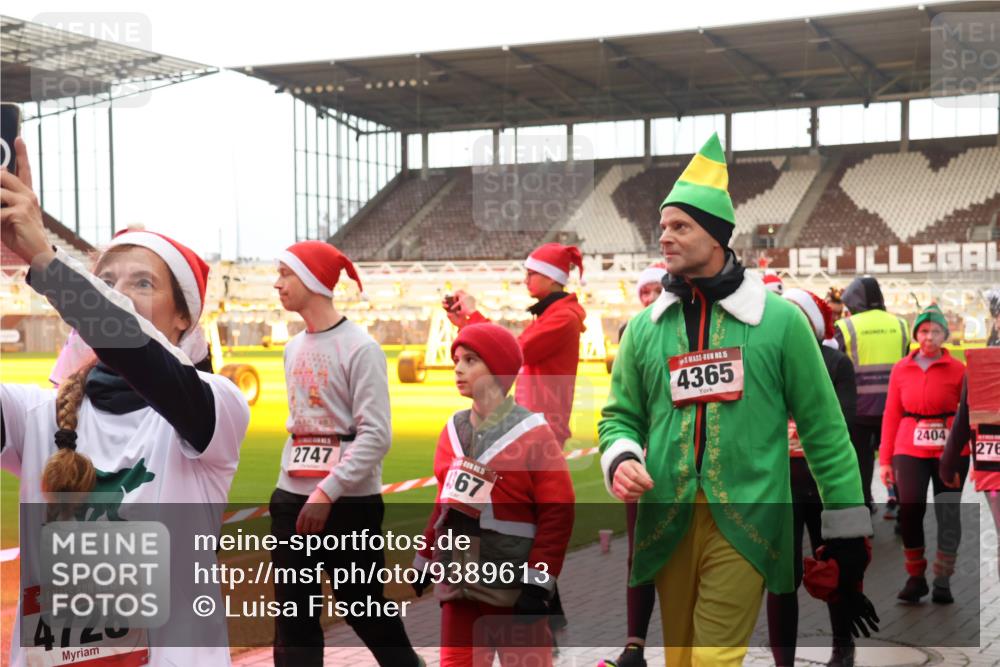 07.12.2025 - St. Pauli X-Mass-Run No. 15 Luisa Fischer http://msf.ph/oto/9389613 07.12.2025 12:05:09 Ziel 15, 4728, 2747, 67, 15, 4365, 2404, 276, 1490, 1504, 2404, 2410, 2769, 3021, 3175, 3176, 3487, 3569, 3577, 3581, 3604, 3675, 3688, 3725, 3833, 4008, 4056, 4059, 4329, 4374, 4375, 4386, 4417, 4418, 4420, 4728 meine-sportfotos.de