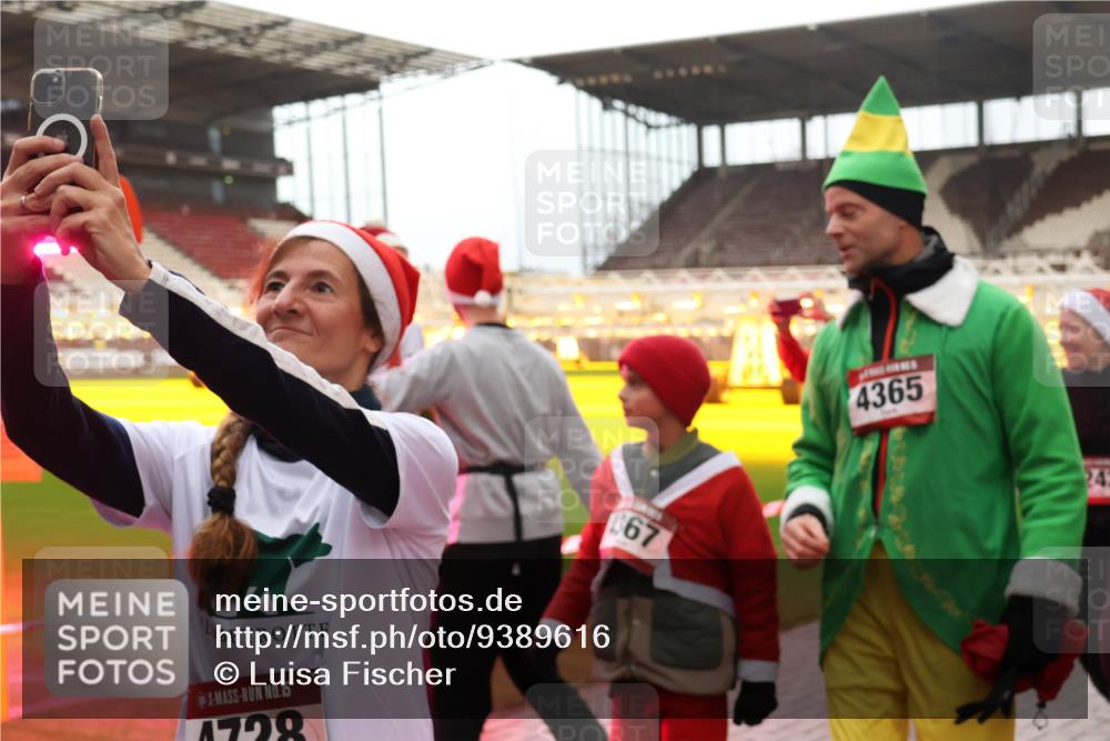 07.12.2025 - St. Pauli X-Mass-Run No. 15 Luisa Fischer http://msf.ph/oto/9389616 07.12.2025 12:05:10 Ziel 15, 28, 67, 4365, 24, 1490, 1504, 2404, 2410, 2769, 3021, 3175, 3176, 3487, 3569, 3577, 3581, 3604, 3675, 3688, 3725, 3833, 4056, 4059, 4329, 4374, 4375, 4386, 4417, 4418, 4420, 4728 meine-sportfotos.de
