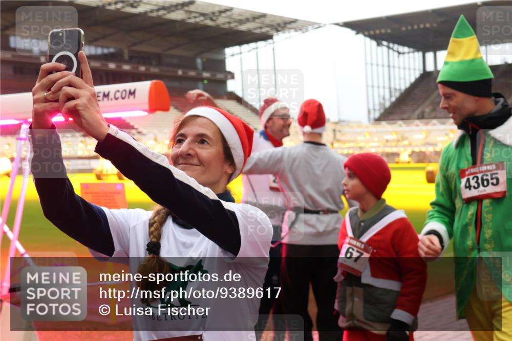 07.12.2025 - St. Pauli X-Mass-Run No. 15 Luisa Fischer http://msf.ph/oto/9389617 07.12.2025 12:05:10 Ziel 67, 4365, 1490, 1504, 2404, 2410, 2769, 3021, 3175, 3176, 3487, 3569, 3577, 3581, 3604, 3675, 3688, 3725, 3833, 4056, 4059, 4329, 4374, 4375, 4386, 4417, 4418, 4420, 4728 meine-sportfotos.de