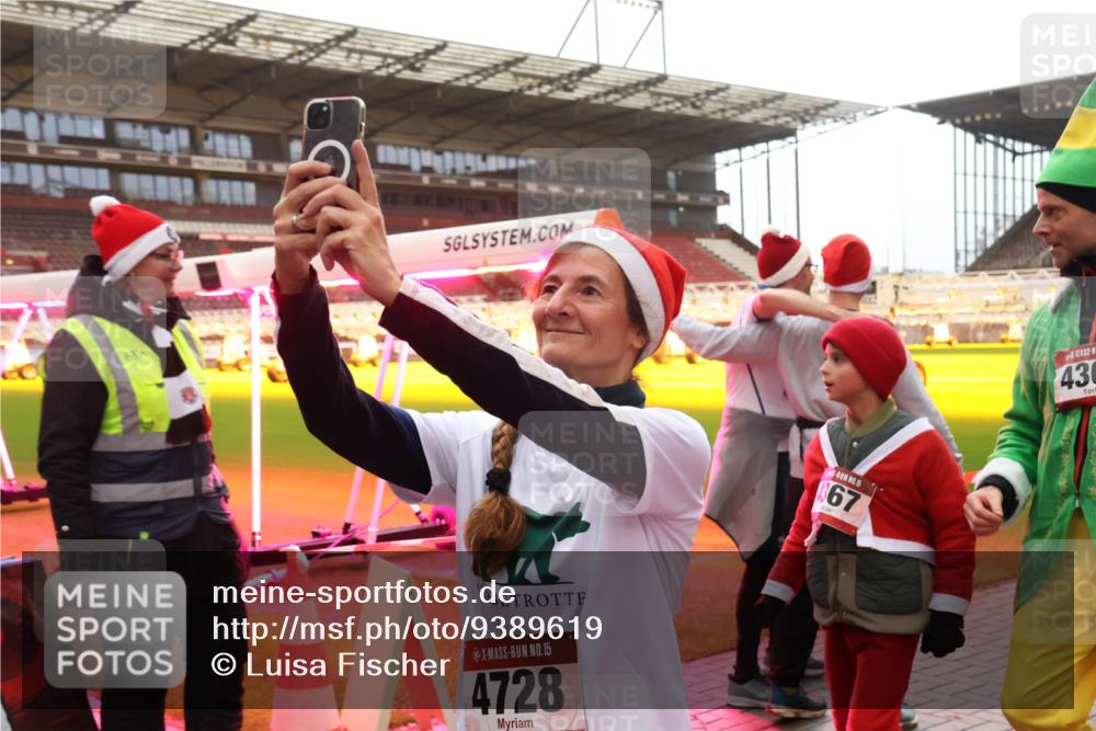 07.12.2025 - St. Pauli X-Mass-Run No. 15 Luisa Fischer http://msf.ph/oto/9389619 07.12.2025 12:05:11 Ziel 6834, 15, 4728, 15, 67, 430, 1490, 2404, 2410, 2769, 3021, 3175, 3176, 3487, 3569, 3577, 3581, 3604, 3675, 3688, 3725, 3833, 4056, 4059, 4329, 4374, 4375, 4386, 4417, 4418, 4420, 4728 meine-sportfotos.de