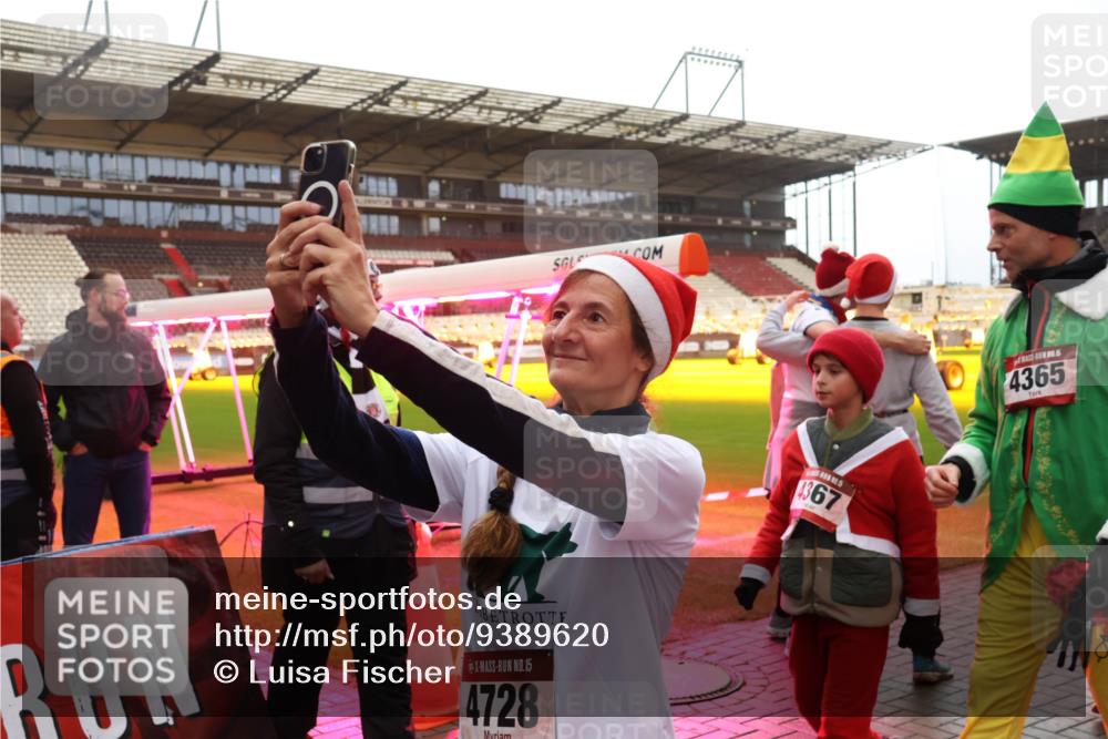 07.12.2025 - St. Pauli X-Mass-Run No. 15 Luisa Fischer http://msf.ph/oto/9389620 07.12.2025 12:05:11 Ziel 15, 4728, 4367, 15, 4365, 1490, 2404, 2410, 2769, 3021, 3175, 3176, 3487, 3569, 3577, 3581, 3604, 3675, 3688, 3725, 3833, 4056, 4059, 4329, 4374, 4375, 4386, 4417, 4418, 4420, 4728 meine-sportfotos.de