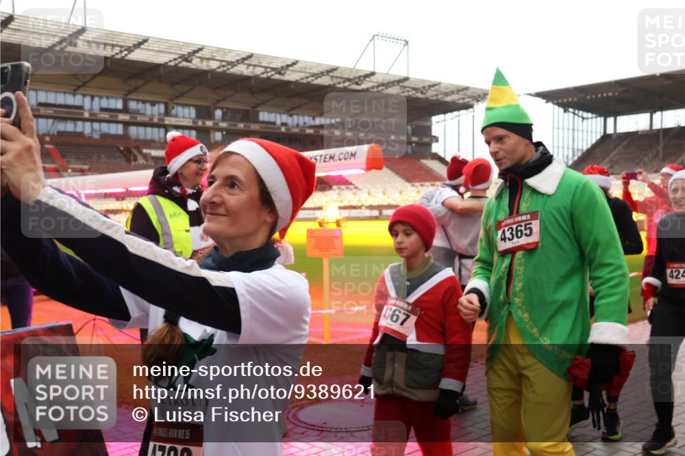 07.12.2025 - St. Pauli X-Mass-Run No. 15 Luisa Fischer http://msf.ph/oto/9389621 07.12.2025 12:05:11 Ziel 6834, 5, 4367, 4365, 424, 1490, 2404, 2410, 2769, 3021, 3175, 3176, 3487, 3569, 3577, 3581, 3604, 3675, 3688, 3725, 3833, 4056, 4059, 4329, 4374, 4375, 4386, 4417, 4418, 4420, 4728 meine-sportfotos.de