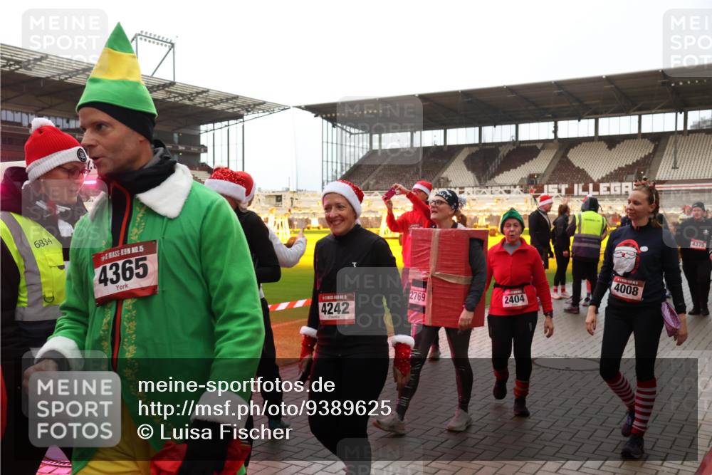 07.12.2025 - St. Pauli X-Mass-Run No. 15 Luisa Fischer http://msf.ph/oto/9389625 07.12.2025 12:05:12 Ziel 6834, 15, 4365, 5, 2769, 2404, 4008, 4242, 4375, 1490, 2404, 2410, 2769, 3021, 3175, 3176, 3372, 3487, 3569, 3577, 3581, 3604, 3675, 3688, 3725, 3833, 4056, 4059, 4329, 4374, 4375, 4386, 4417, 4418, 4420 meine-sportfotos.de