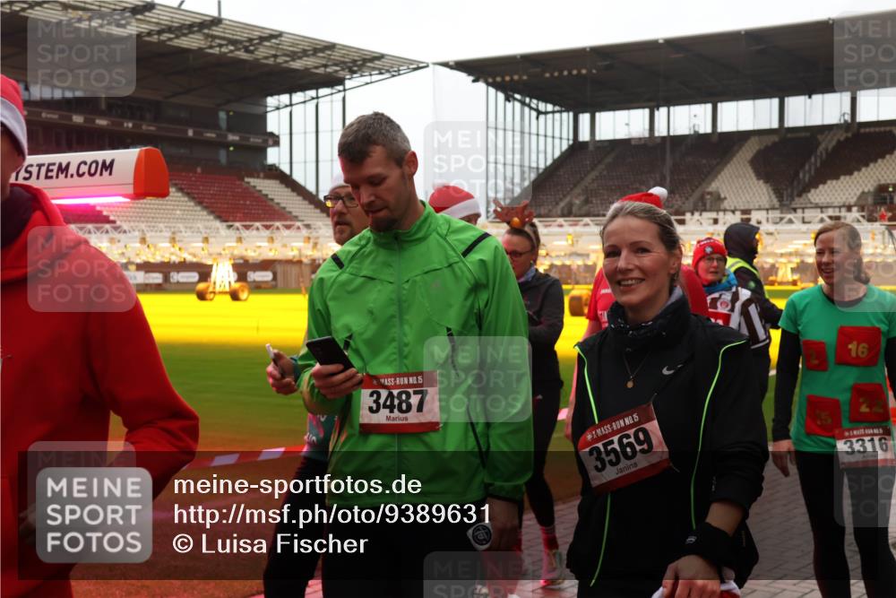 07.12.2025 - St. Pauli X-Mass-Run No. 15 Luisa Fischer http://msf.ph/oto/9389631 07.12.2025 12:05:37 Ziel 15, 3487, 15, 3569, 16, 3316, 666, 860, 1244, 1303, 1304, 1444, 1445, 1446, 1781, 2227, 3021, 3175, 3176, 3268, 3273, 3279, 3372, 3487, 3569, 3577, 3581, 4329, 4417, 4418, 4420, 4719, 4729, 4748, 4787, 4789 meine-sportfotos.de