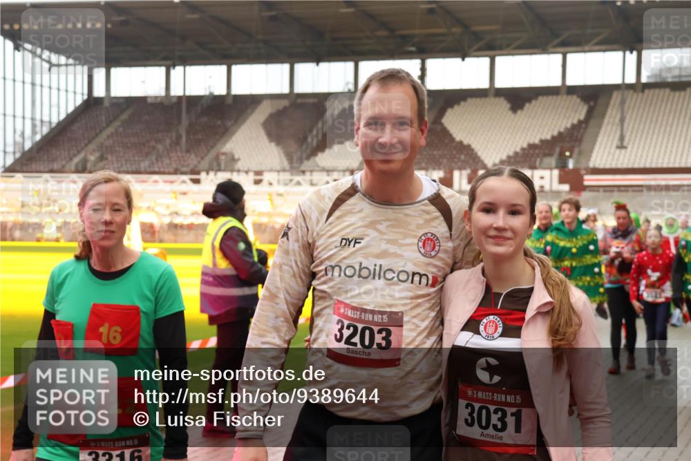 07.12.2025 - St. Pauli X-Mass-Run No. 15 Luisa Fischer http://msf.ph/oto/9389644 07.12.2025 12:05:40 Ziel 16, 1910, 15, 3203, 1910, 15, 3031, 15, 15, 3216, 666, 860, 1244, 1303, 1304, 1444, 1445, 1446, 1781, 2227, 3021, 3175, 3176, 3268, 3273, 3279, 3372, 3487, 3569, 3577, 3581, 4329, 4719, 4729, 4748, 4787, 4788, 4789 meine-sportfotos.de