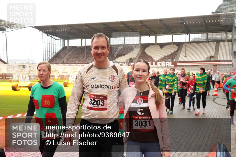 07.12.2025 - St. Pauli X-Mass-Run No. 15 Luisa Fischer http://msf.ph/oto/9389647 07.12.2025 12:05:40 Ziel 16, 15, 3203, 4329, 15, 3316, 15, 3031, 413, 666, 860, 1244, 1303, 1304, 1444, 1445, 1446, 1781, 2227, 3021, 3175, 3176, 3268, 3273, 3279, 3372, 3487, 3569, 3577, 3581, 4329, 4719, 4729, 4748, 4787, 4788, 4789 meine-sportfotos.de