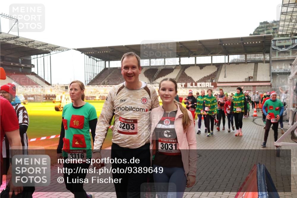 07.12.2025 - St. Pauli X-Mass-Run No. 15 Luisa Fischer http://msf.ph/oto/9389649 07.12.2025 12:05:41 Ziel 16, 15, 3203, 15, 3316, 15, 3031, 332, 666, 860, 1244, 1303, 1304, 1444, 1445, 1446, 1781, 2227, 3021, 3175, 3176, 3268, 3273, 3279, 3372, 3487, 3569, 3577, 3581, 4329, 4719, 4729, 4748, 4787, 4788, 4789 meine-sportfotos.de
