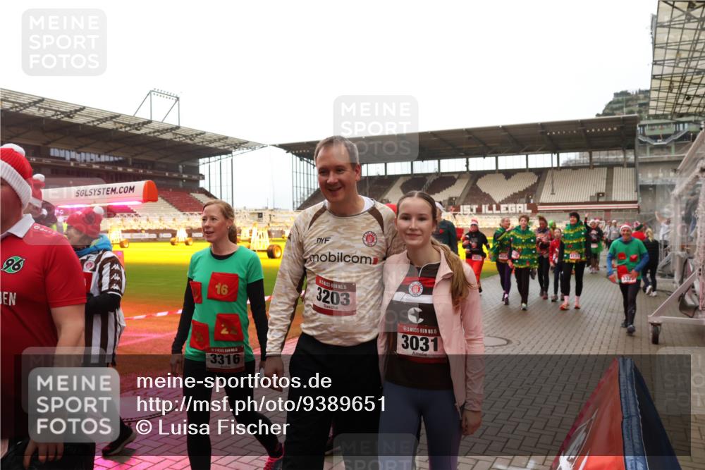 07.12.2025 - St. Pauli X-Mass-Run No. 15 Luisa Fischer http://msf.ph/oto/9389651 07.12.2025 12:05:41 Ziel 96, 16, 15, 3203, 15, 3031, 5, 3316, 4131, 3371, 666, 860, 1244, 1303, 1304, 1444, 1445, 1446, 1781, 2227, 3021, 3175, 3176, 3268, 3273, 3279, 3372, 3487, 3569, 3577, 3581, 4329, 4719, 4729, 4748, 4787, 4788, 4789 meine-sportfotos.de