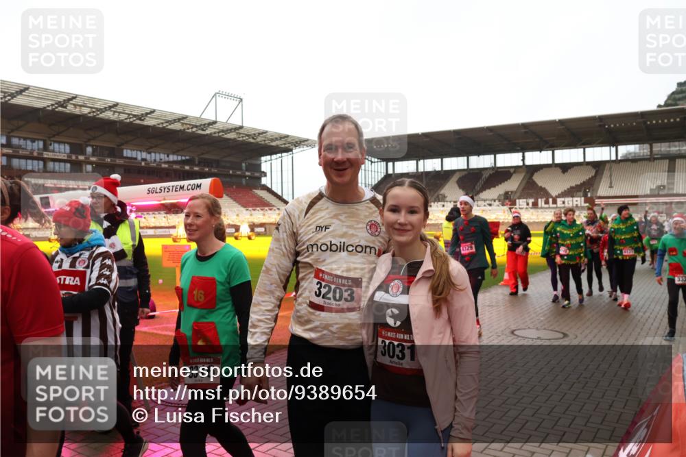 07.12.2025 - St. Pauli X-Mass-Run No. 15 Luisa Fischer http://msf.ph/oto/9389654 07.12.2025 12:05:42 Ziel 4329, 178, 16, 15, 3203, 15, 3031, 5, 3316, 1, 4131, 332, 666, 860, 1244, 1303, 1304, 1444, 1445, 1446, 1781, 2227, 3021, 3175, 3176, 3268, 3273, 3279, 3372, 3487, 3569, 3577, 3581, 4329, 4719, 4729, 4748, 4787, 4788, 4789 meine-sportfotos.de