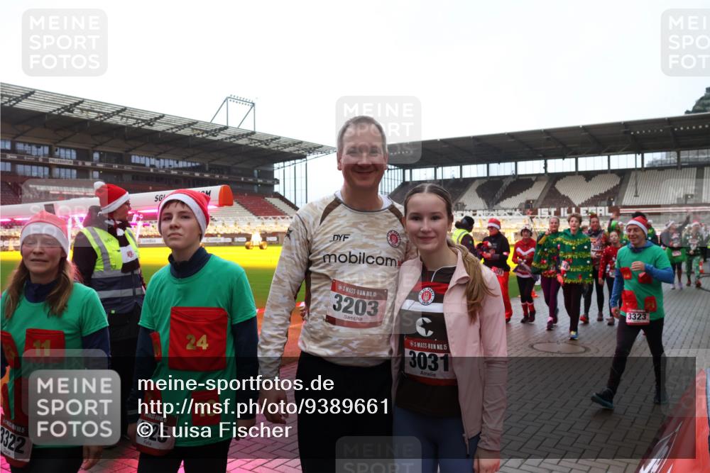 07.12.2025 - St. Pauli X-Mass-Run No. 15 Luisa Fischer http://msf.ph/oto/9389661 07.12.2025 12:05:44 Ziel 3322, 6394, 11, 24, 15, 3325, 10, 15, 3203, 15, 3031, 1021, 3323, 666, 860, 1244, 1303, 1304, 1444, 1445, 1446, 1781, 2227, 3021, 3175, 3176, 3268, 3273, 3279, 3372, 3487, 3569, 3577, 3581, 4329, 4719, 4729, 4748, 4787, 4788, 4789 meine-sportfotos.de
