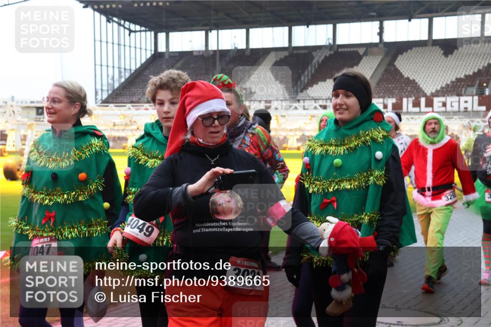 07.12.2025 - St. Pauli X-Mass-Run No. 15 Luisa Fischer http://msf.ph/oto/9389665 07.12.2025 12:05:49 Ziel 047, 4049, 3021, 3268, 666, 860, 1244, 1303, 1304, 1444, 1445, 1446, 1781, 2227, 3268, 3273, 3279, 3372, 3569, 4719, 4729, 4748, 4787, 4788, 4789 meine-sportfotos.de