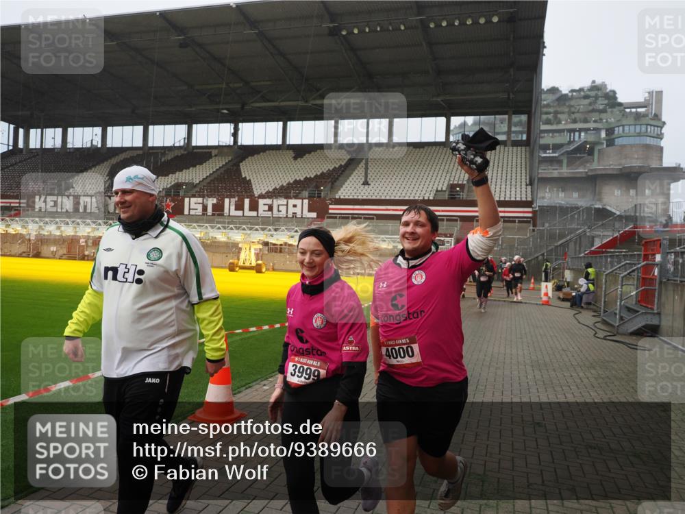 07.12.2025 - St. Pauli X-Mass-Run No. 15 Fabian Wolf http://msf.ph/oto/9389666 07.12.2025 10:22:06 Ziel 1371, 1488, 2817, 2818, 2819, 2945, 3431, 3736, 3999, 4000, 4321, 4322, 4323, 4415 meine-sportfotos.de