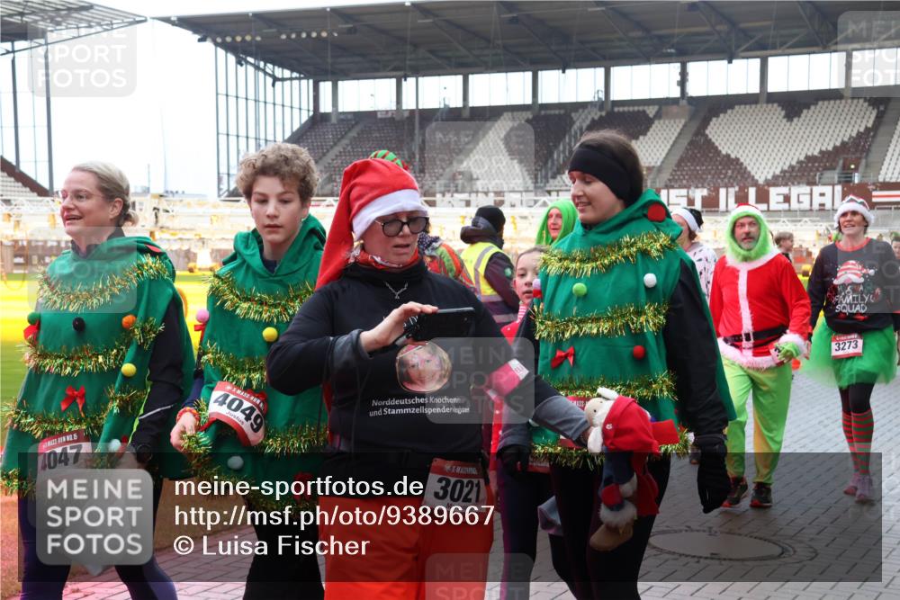 07.12.2025 - St. Pauli X-Mass-Run No. 15 Luisa Fischer http://msf.ph/oto/9389667 07.12.2025 12:05:49 Ziel 15, 4047, 4049, 3021, 3273, 666, 860, 1244, 1303, 1304, 1444, 1445, 1446, 1781, 2227, 3268, 3273, 3279, 3372, 3569, 4719, 4729, 4748, 4787, 4788, 4789 meine-sportfotos.de