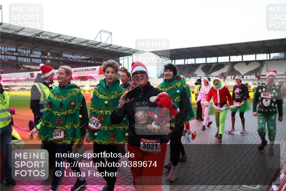 07.12.2025 - St. Pauli X-Mass-Run No. 15 Luisa Fischer http://msf.ph/oto/9389674 07.12.2025 12:05:51 Ziel 910, 6834, 4047, 4049, 3021, 3175, 1, 666, 3273, 326, 666, 860, 1244, 1303, 1304, 1444, 1445, 1446, 1781, 2227, 3268, 3273, 3279, 3372, 4719, 4729, 4748, 4787, 4788, 4789 meine-sportfotos.de