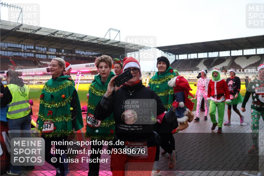07.12.2025 - St. Pauli X-Mass-Run No. 15 Luisa Fischer http://msf.ph/oto/9389676 07.12.2025 12:05:51 Ziel 910, 326, 73, 666, 047, 4049, 15, 3021, 666, 860, 1244, 1303, 1304, 1444, 1445, 1446, 1781, 2227, 3268, 3273, 3279, 3372, 4719, 4729, 4748, 4787, 4788, 4789 meine-sportfotos.de